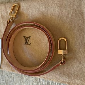 Louis Vuitton 37.5” leather strap - like new!